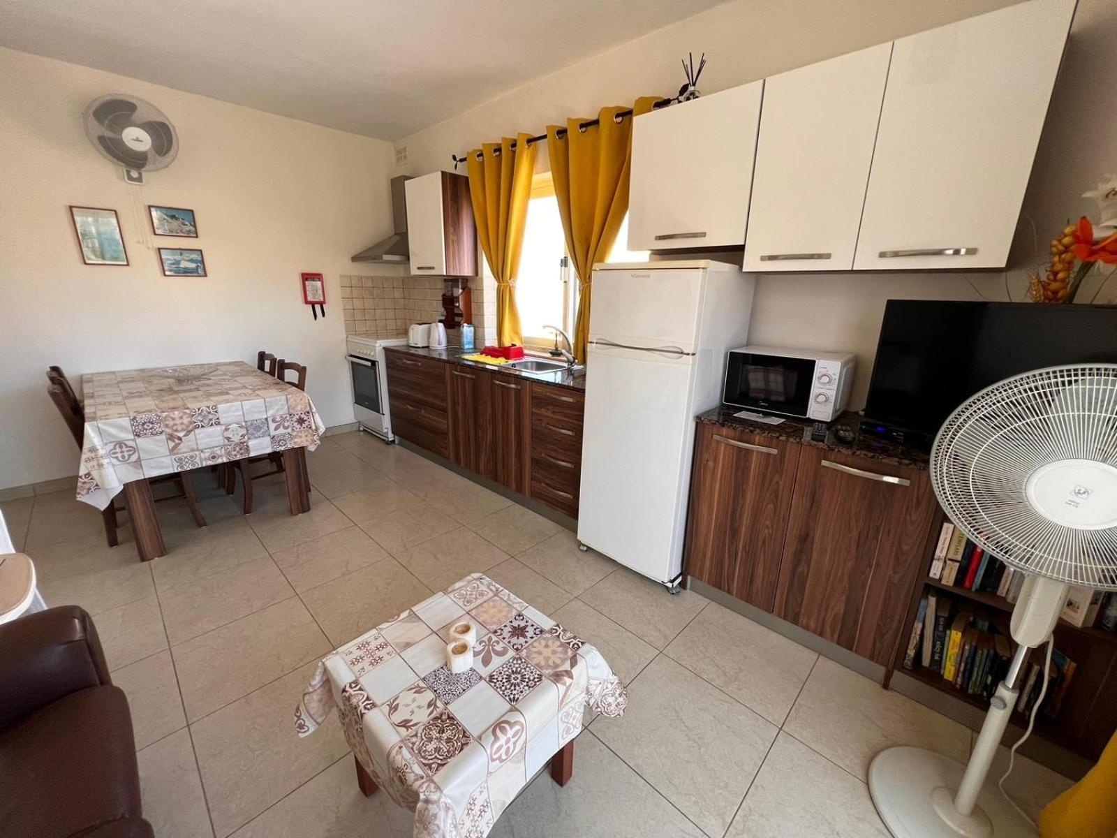 Fiesta Apartment Seaview Mellieha Exterior photo